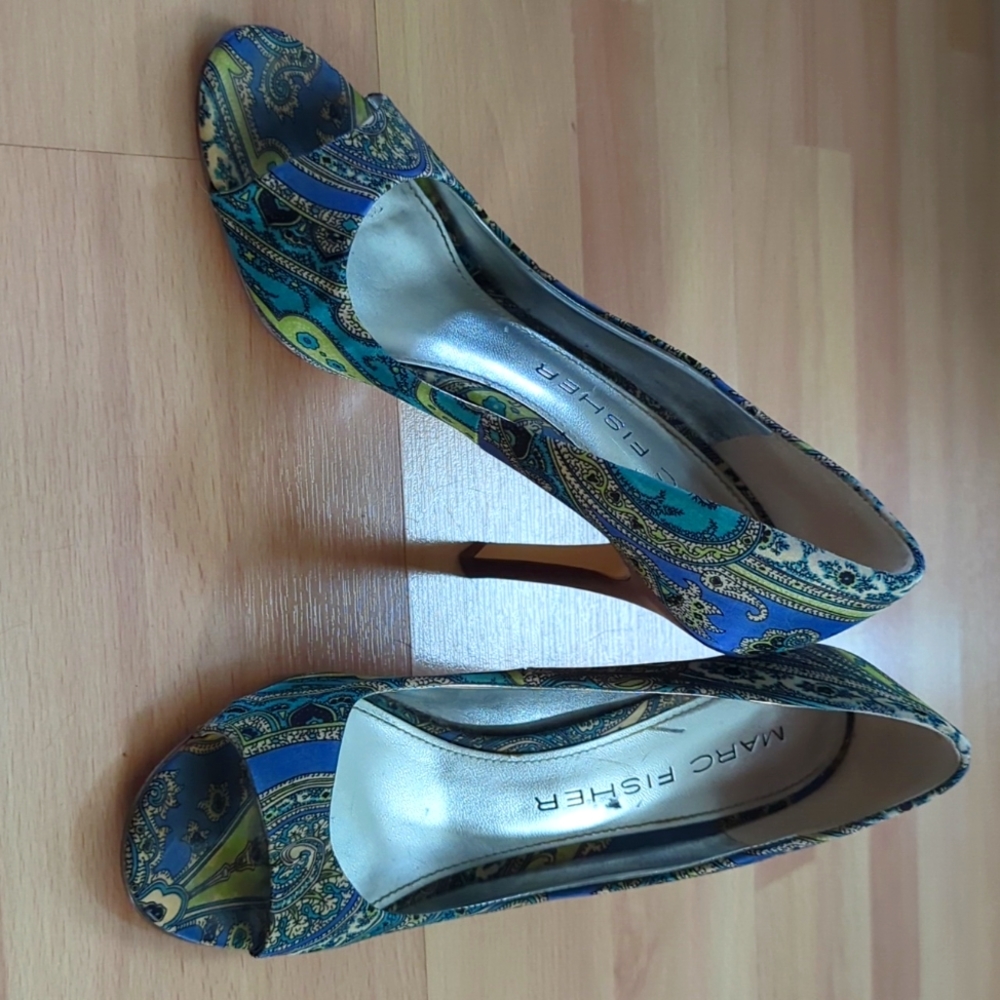 Marc Fisher paisley heels